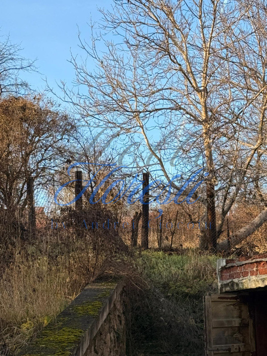 Teren 6500 mp, cu case renovabile/ demolabile, Iris