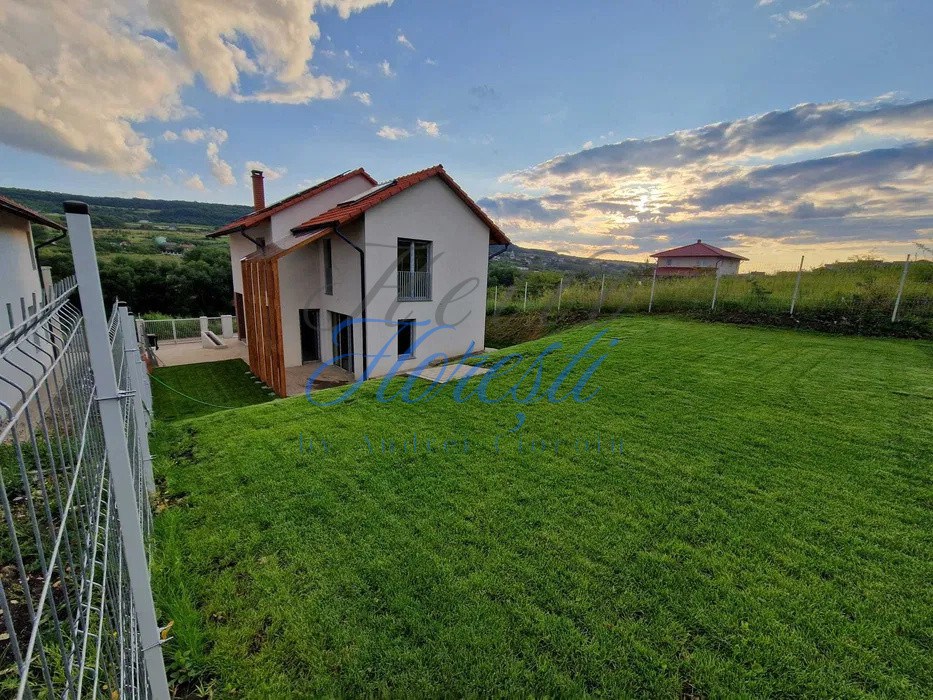 Casa individuala 5 camere in Valea Chintaului