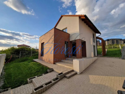 Casa individuala 5 camere in Valea Chintaului