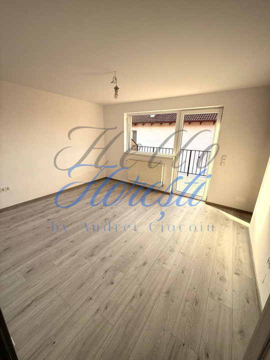 Apartament 3 camere pe două niveluri + pod, balcon, terasă & parcare