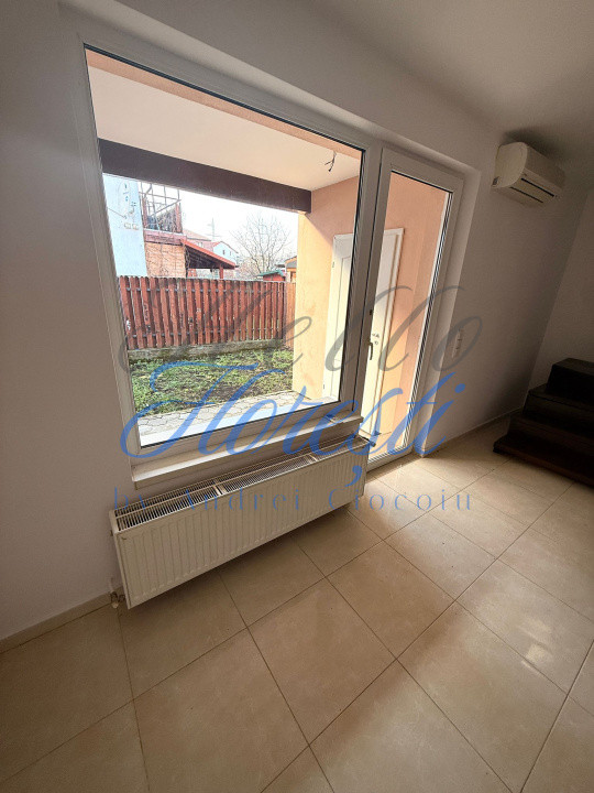Apartament 3 camere pe două niveluri + pod, balcon, terasă & parcare