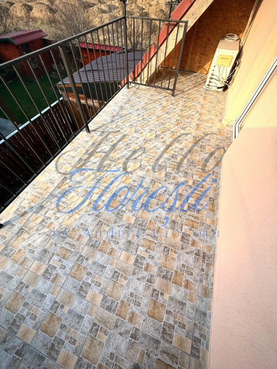 Apartament 3 camere pe două niveluri + pod, balcon, terasă & parcare