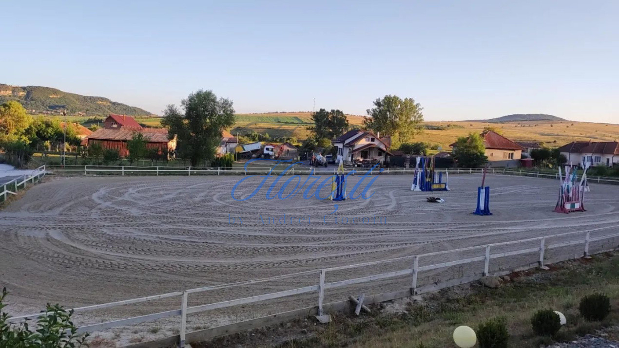 Se vinde Centru de echitatie Zona Chinteni