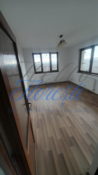 Casa individuala 6 camere 203.19 mp, garaj,723 mp teren zona nord Chinteni