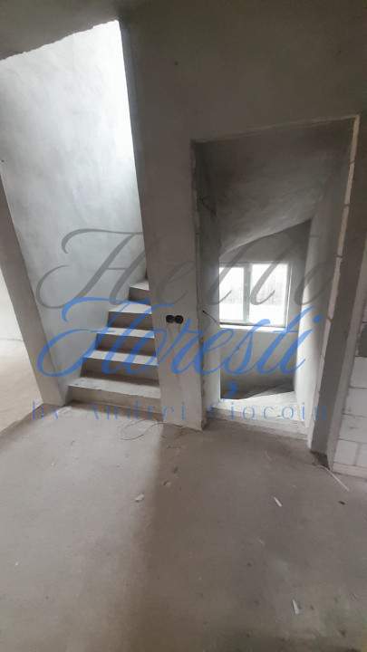 Casa individuala 17 incaperi 257 mp utili zona Someseni 