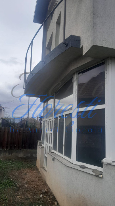 Casa individuala 17 incaperi 257 mp utili zona Someseni 