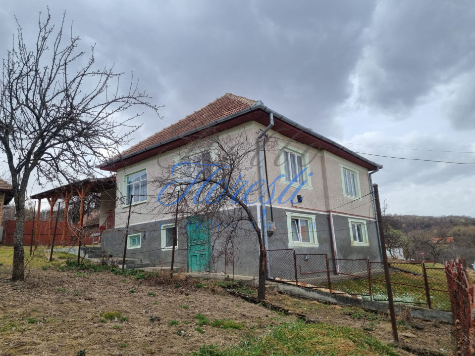 Casa individuala 3 camere 187 mp,  ,1242 mp teren ,com. Feleacu