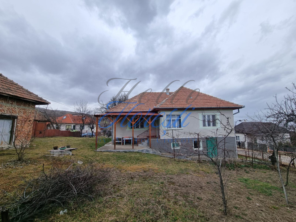 Casa individuala 3 camere 187 mp,  ,1242 mp teren ,com. Feleacu