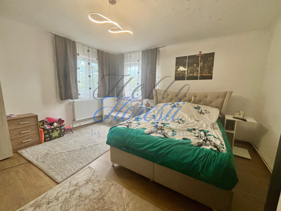 Casa individuala 80 mp,garaj25mp,hala 72 m ,1000 mp teren Luna de sus 