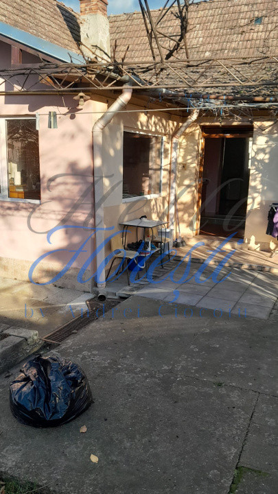 Casa 3 camere 120 mp front la 2 strazi cu gradina 583 mp zona Avram Iancu