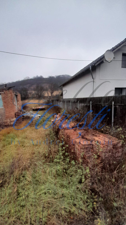 Casa individuala 4 camere 110 mp, garaj 12 mp,2100 mp teren zona Zimbor