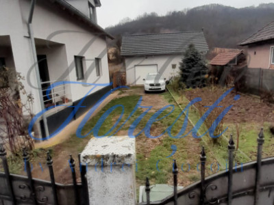 Casa individuala 4 camere 110 mp, garaj 12 mp,2100 mp teren zona Zimbor