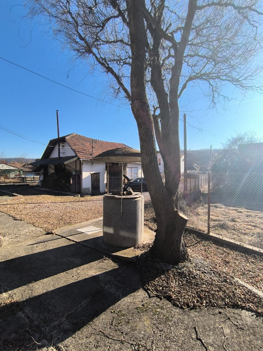 Casa individuala 2 camere 60mp,1228 mp teren zona Zimbor