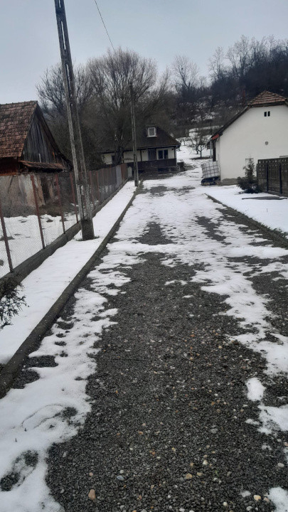 Casa individuala 2 camere 60mp,1228 mp teren zona Zimbor