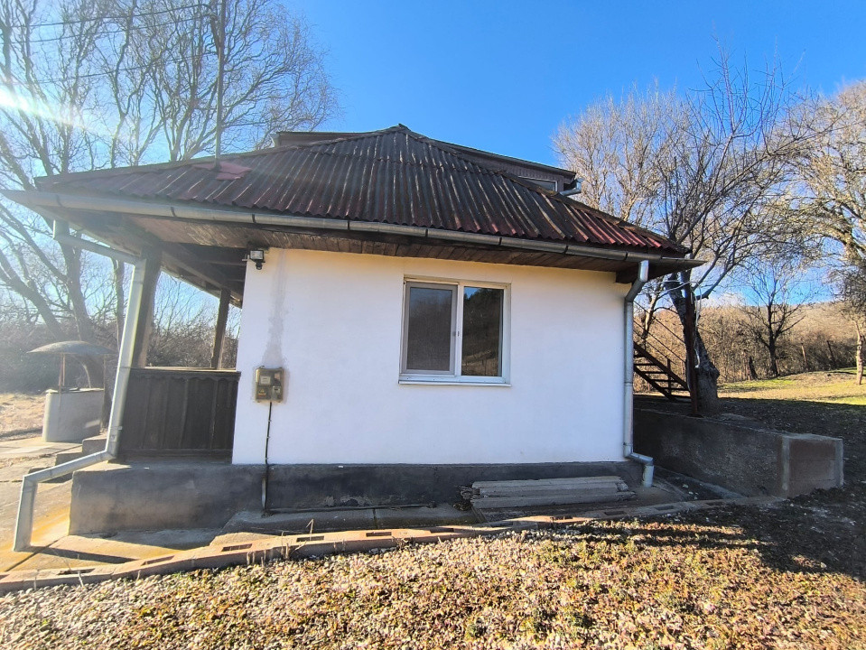 Casa individuala 2 camere 60mp,1228 mp teren zona Zimbor