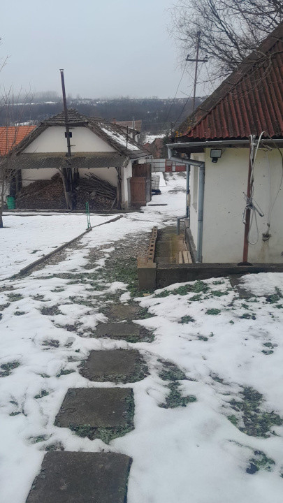 Casa individuala 2 camere 60mp,1228 mp teren zona Zimbor