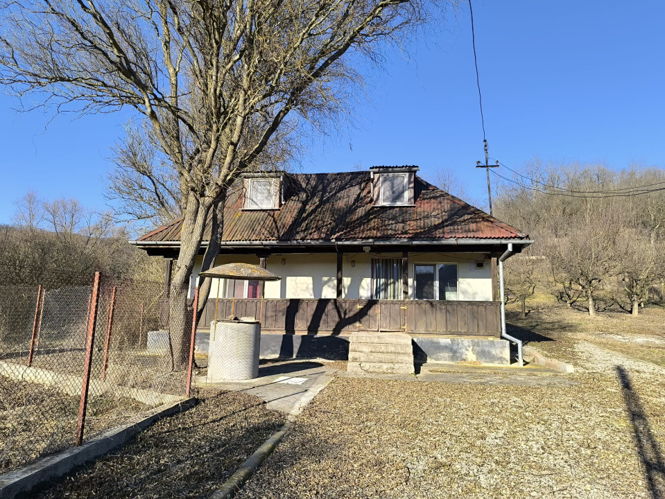 Casa individuala 2 camere 60mp,1228 mp teren zona Zimbor