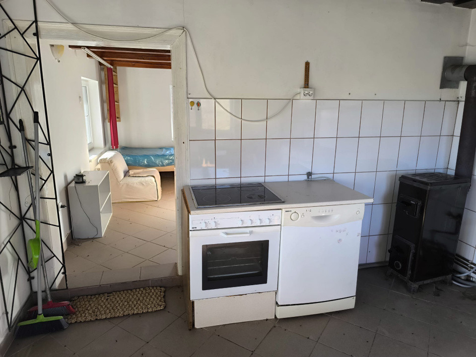 Casa individuala 2 camere 60mp,1228 mp teren zona Zimbor