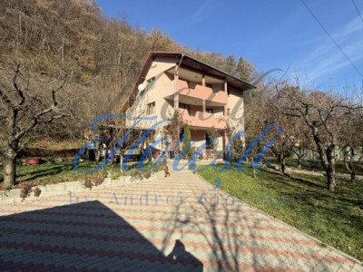 Casa 249 mp cu teren 2172 mp - zona Tautiului - Floresti