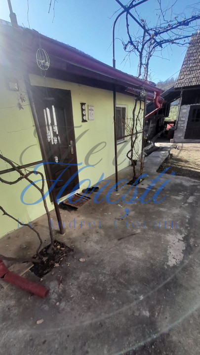 Casa individuala 4 camere 124 mp,4000 mp teren zona Cuzaplac 