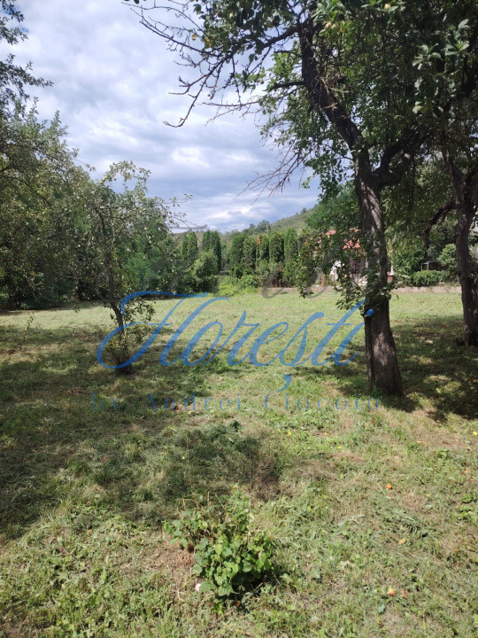 Casa 97 mp , 2200 mp teren, anexe com. Zimbor