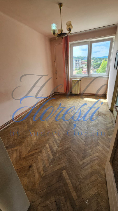 Apartament cu 4 camere zona Plopillor