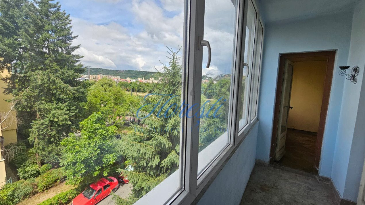 Apartament cu 4 camere zona Plopillor