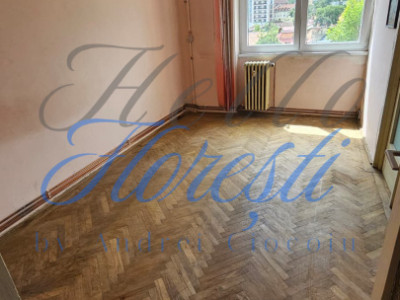 Apartament cu 4 camere zona Plopillor