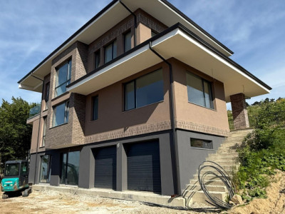 Casa pe 3 nivele in Feleac