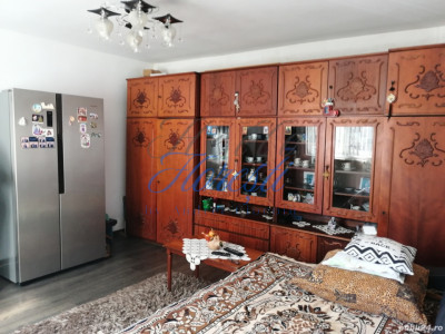 Casa cu 3 camere in zona Intre Lacuri 