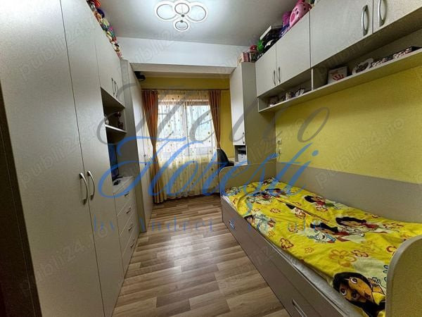 Apartament de 3 camere, semidecomandat, zona Stejarului 