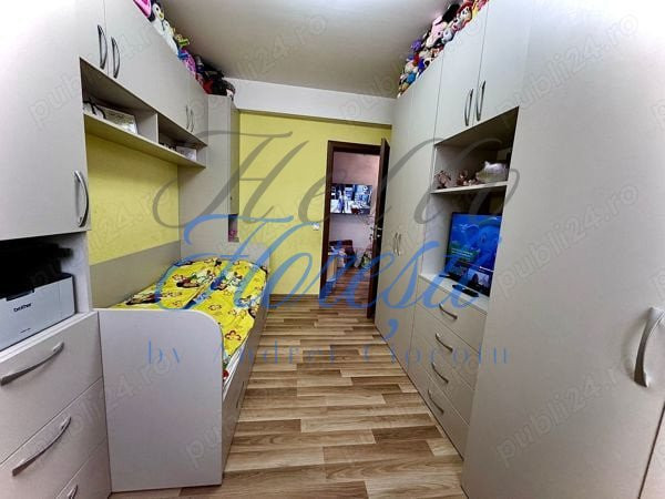 Apartament de 3 camere, semidecomandat, zona Stejarului 