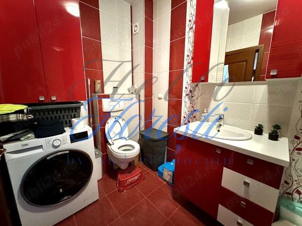 Apartament de 3 camere, semidecomandat, zona Stejarului 