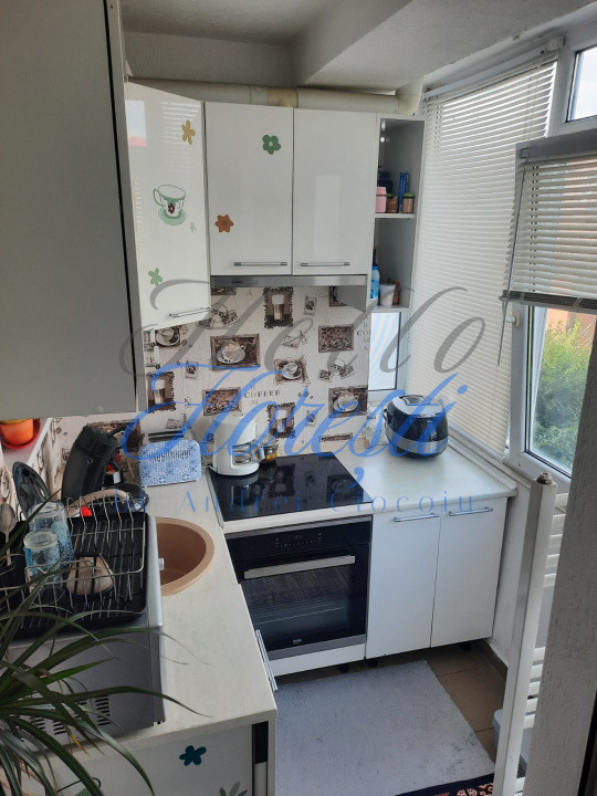 Apartament de Vanzare, 3 Cam., 61MP, Sub Cetate, Floresti