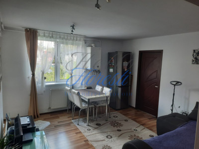 Apartament de Vanzare, 3 Cam., 61MP, Sub Cetate, Floresti