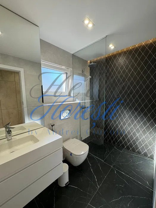 Apartament de 2 camere, semidecomandat, zona Subcetate