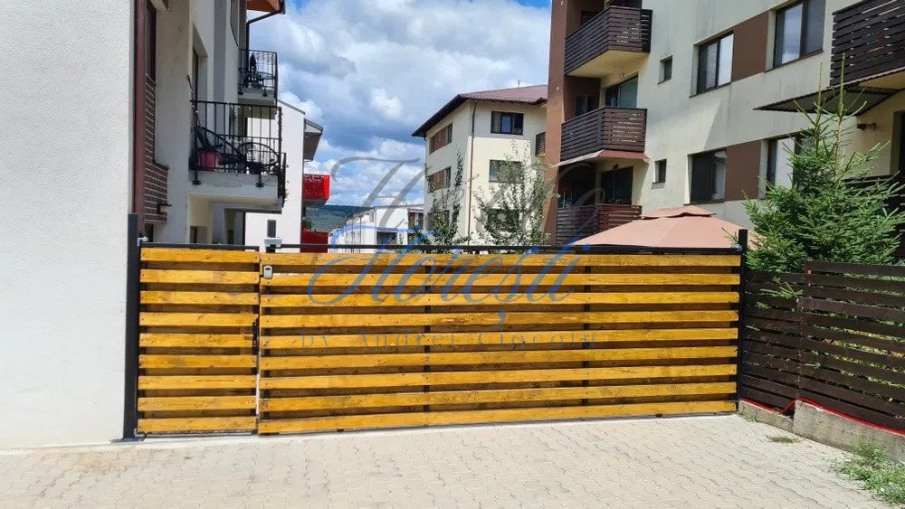 Apartament de 2 camere, semidecomandat, zona Subcetate