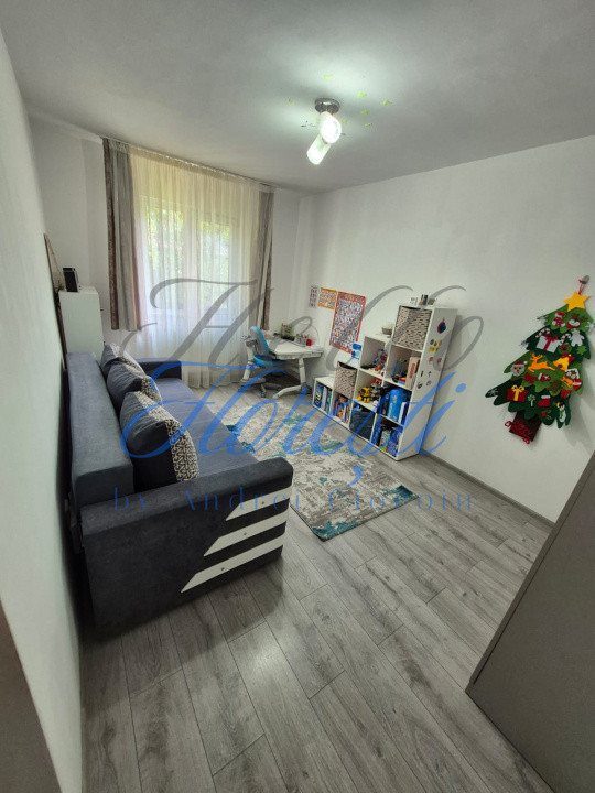 Apartament cu 3  camere , 61 mp, zona Manastur