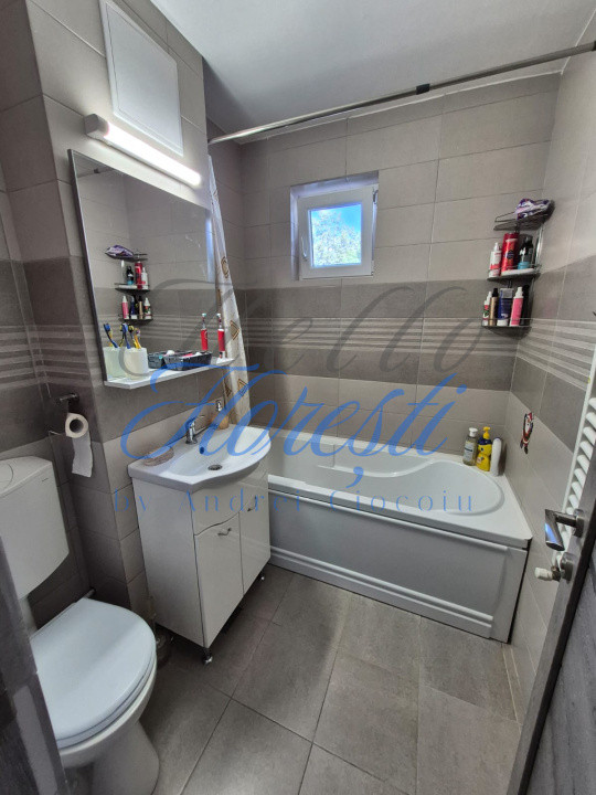 Apartament cu 3  camere , 61 mp, zona Manastur