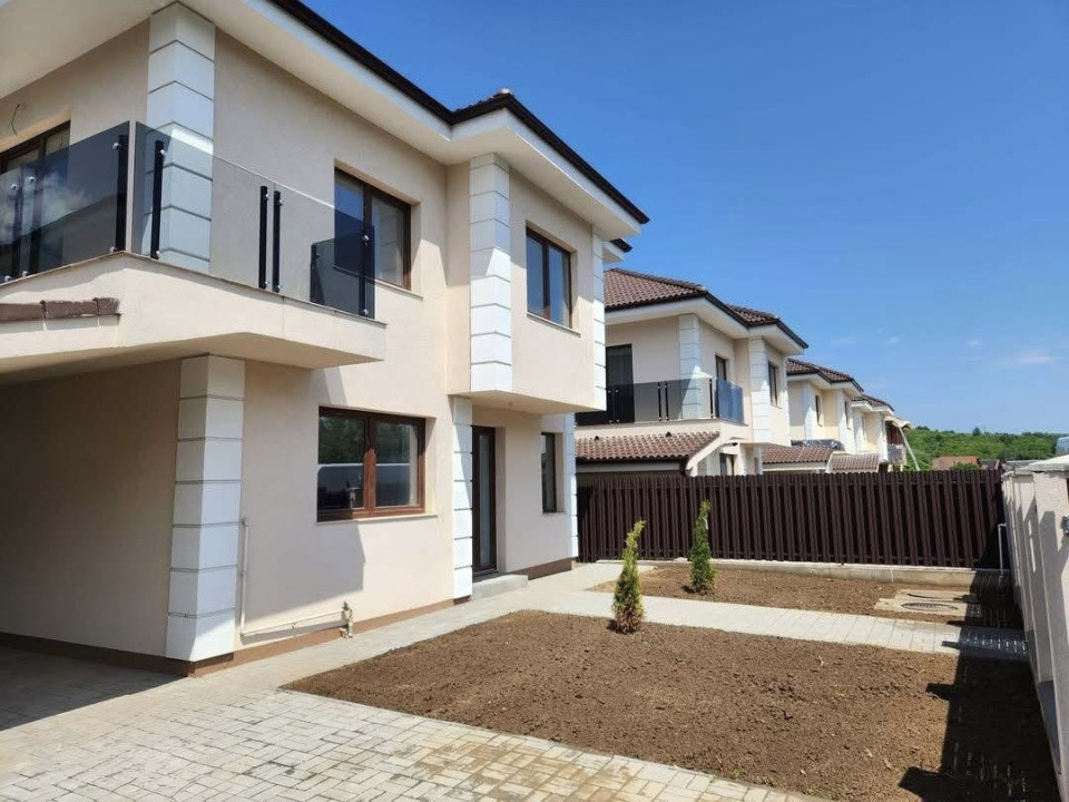 Casa cu 4 camere pe 2 etaje in Luna de sus