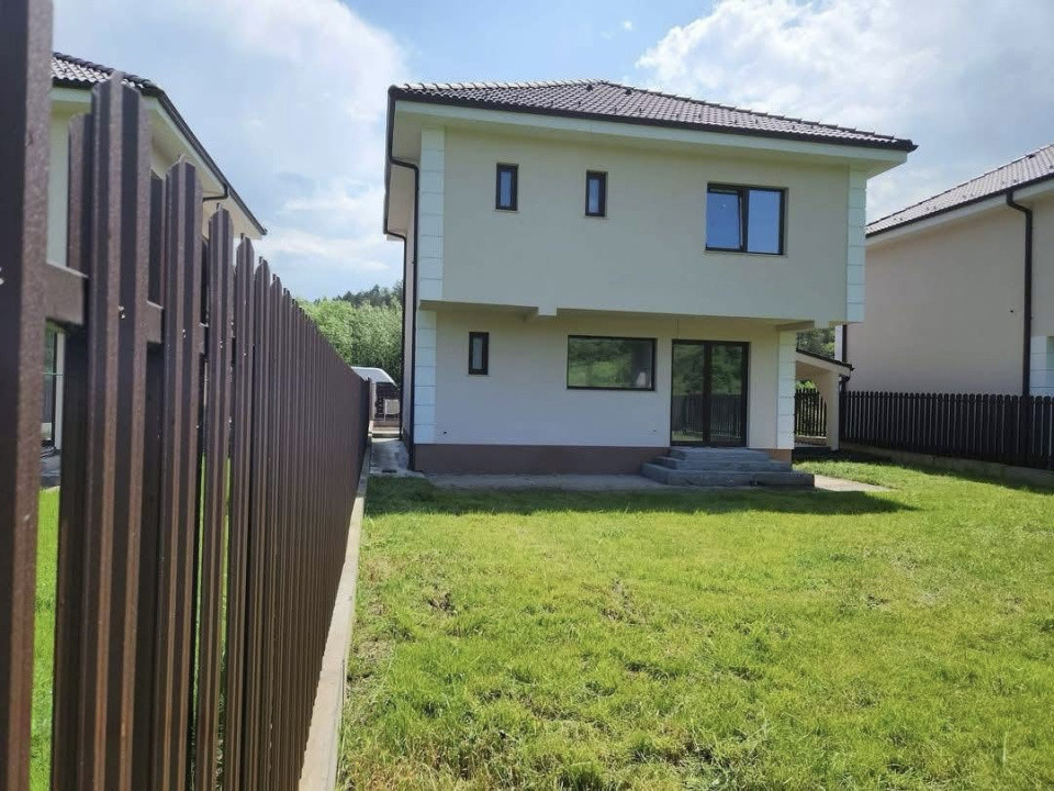 Casa cu 4 camere pe 2 etaje in Luna de sus