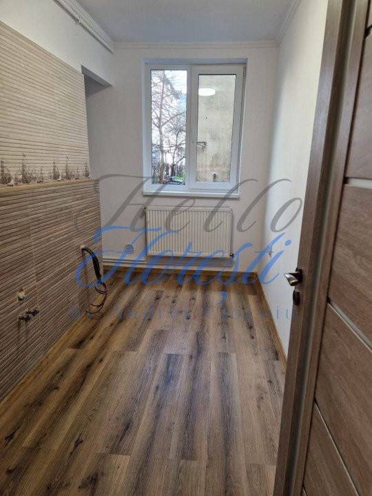 Apartament de 3 camere, semidecomandat, in zona Centru