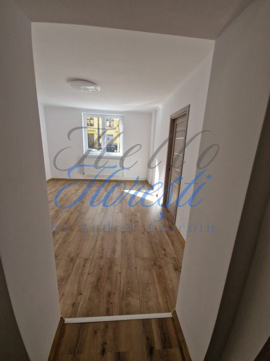 Apartament de 3 camere, semidecomandat, in zona Centru