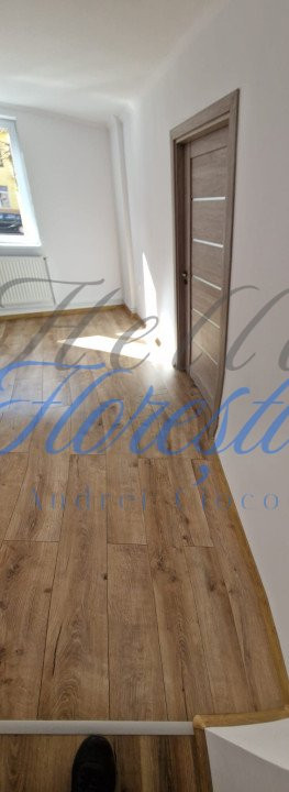Apartament de 3 camere, semidecomandat, in zona Centru