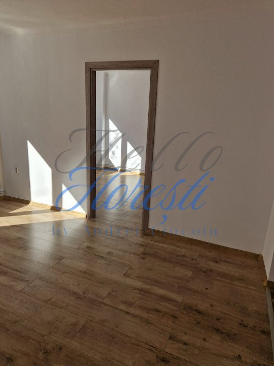 Apartament de 3 camere, semidecomandat, in zona Centru