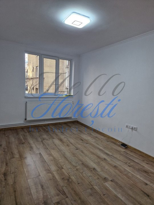 Apartament de 3 camere, semidecomandat, in zona Centru