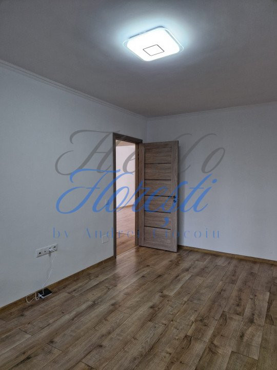 Apartament de 3 camere, semidecomandat, in zona Centru