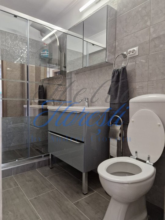 Apartament de 3 camere, semidecomandat, in zona Centru