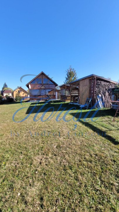 Cabana pe 2 nivele, 1600 mp teren, garaj, zona Rasca