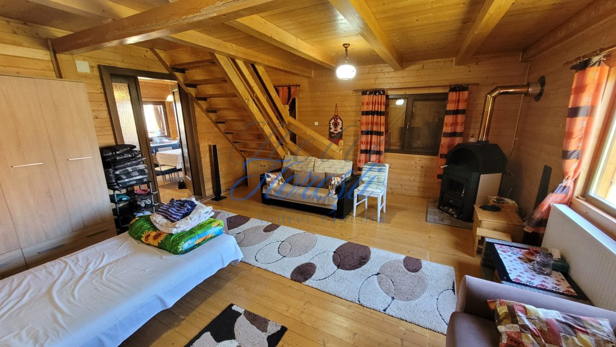 Cabana pe 2 nivele, 1600 mp teren, garaj, zona Rasca